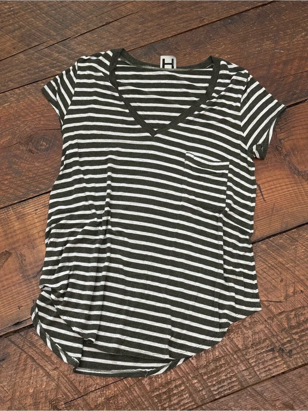 Army Green & White Tee Size M